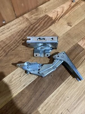 1 Pair Hettich Door Hinges For Integrated Fridge Or Freezer • £10