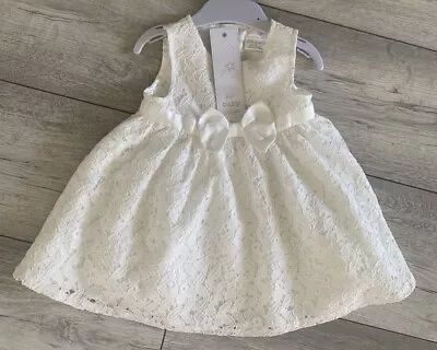 Baby Girls Beautiful White Lacy Special Occasion Dress Age 6-9 Months Brand New • £4.99