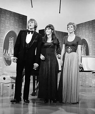 Richard Carpenter Karen Carpenter Carol Burnett In The Carol Burne Old Photo 3 • £5.58