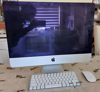 Apple IMac 21.5in (1TB HDD Intel Core I5 1.6GHz 8GB RAM)All-in-One - Silver - • £200