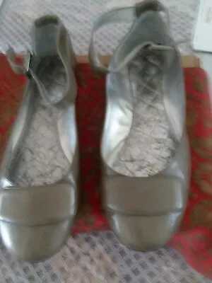 Michelle D Womens Size 10 Gray Flat Heels Shoes Strap Ankle • $10.45