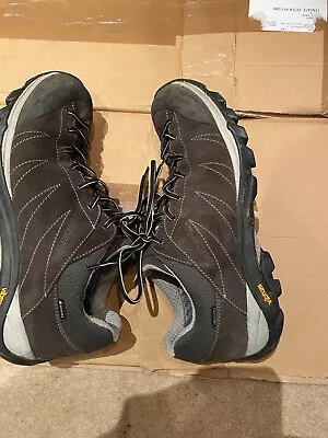 Gore-Tex Walking Shoes Zamberlan   EURO 45 With Vibram Sole • £15