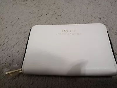 Daisy Marc Jacobs White Zip Around Purse Black Lining Gold Hardware • £25