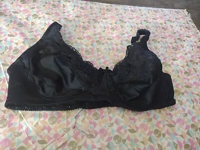 Women's Bra Vassarette Brand Size 36C Underwire. • $10