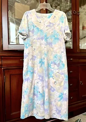 Miss Elaine Floral Micro Terry Zip Robe House Coat Short Sleeve Sz Small Comfort • $17