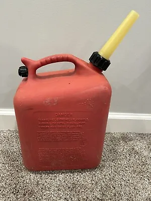 Unistream 2.5 Gallon Red Plastic Vented Gas Can Pre Ban 2 1/2 1987 Rare • $34.99