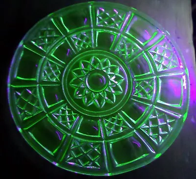 URANIUM GREEN DEPRESSION GLASS LARGE PLATE WITH ORNATE PATTERN~30 Cm Across • $45