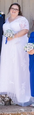$200 • Buy Plus Size Wedding Dress White Size 20 22 24 26