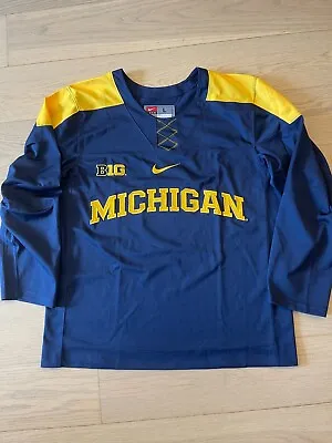 NIKE University Of Michigan Wolverines Men’s Jersey Sz Large Hockey Jersey • $49.99
