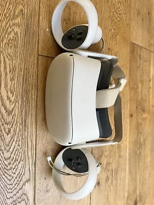 Oculus Facebook Quest 2 [KW49CM)VR Headset-Controllers -For Parts/Not Working • £30.50