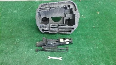 1998 VOLKSWAGEN BEETLE Jack Assembly And Handle VW 623761 • $92.04
