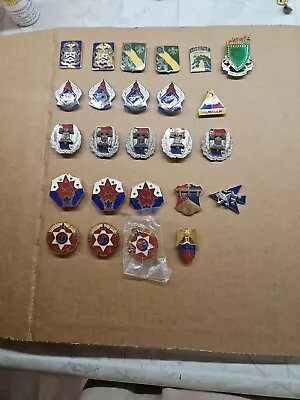 Lot Of 25 U.S Military Insignia Pins Army (WWII KOREA VIETNAM) WITH PIN BACKS • $9.99