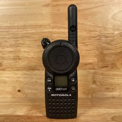 Motorola CLS1410 Black 4-Channel 5-Mille UHF 2-Way Radio Walkie Talkie For Parts • $38.68