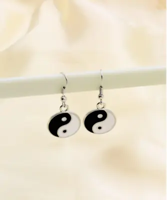 Cute Enamel Yin & Yang Drop Earrings Gift Present Black And White • £3.97