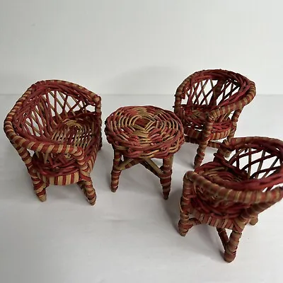 VINTAGE 1940's WICKER DOLLHOUSE LOVE SEAT / SETTEE 2 CHAIRS & TABLE Red And Tan • $39.20