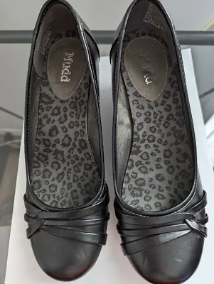 Mudd Black Closed Toe Wedge Shoe • $6.48