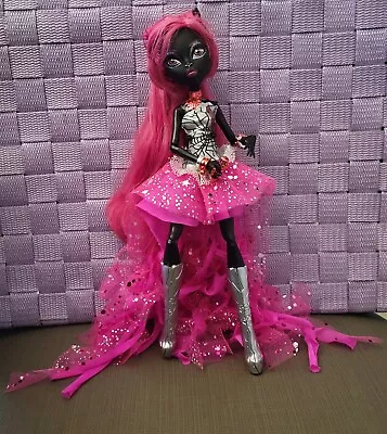 Monster High 13 Wishes Catty Noir Doll With Microphone (Tail Missing) • $29.44