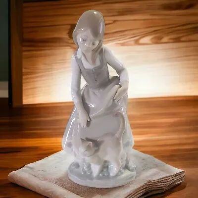  Lladro Spain Porcelain Figurine 1180 Girl With Cat • $180