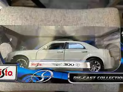 Maisto Special Edition Chrysler 300 Hemi C 1:18 Scale Diecast Model White • $90