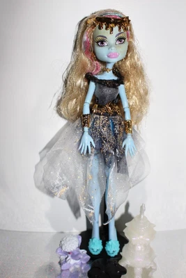 £15 • Buy Monster High Doll 13 Wishes Abbey Bominable + Lantern + Pet + Brush + Diary Yeti