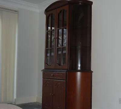 Traditional Living Room Dresser Display Cabinet In Walnut Finish • £50
