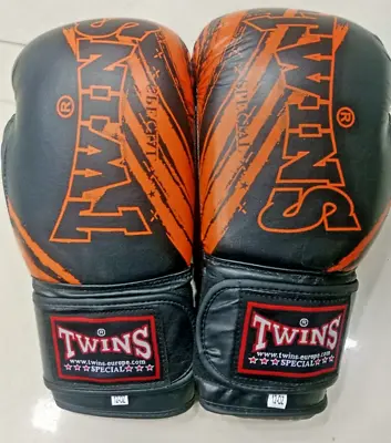 TWINS BOXING GLOVES 12oz • $70