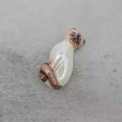 $6.69 • Buy Vintage Avon Brooch Pin Ceramic Siamese Cat Blue Eyes 1.75  Costume Jewelry