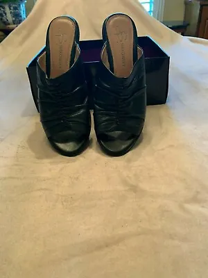 B Makowsky Black Leather Shoes Size 7 • $20