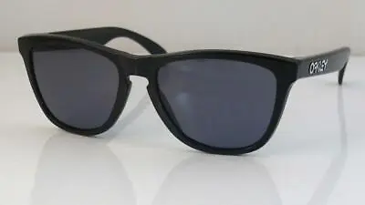 $149.99 • Buy Oakley Sunglasses Frogskins Polished Black Frame Grey Lenses New Last Few