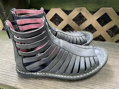 Kickers Grey Leather Womens 37 Sandals Gladiator Shoes  Strappy Comfort Gray • $27.50