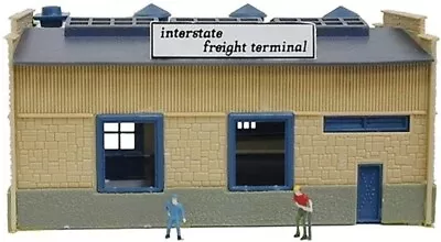 N B/U CF Truck Depot Lighted W/Figures • $9.99