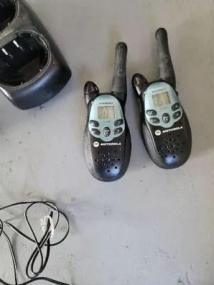 Motorola T5000 Talkabout Walkie Talkie Pair W/ Battery Charger • $24.99