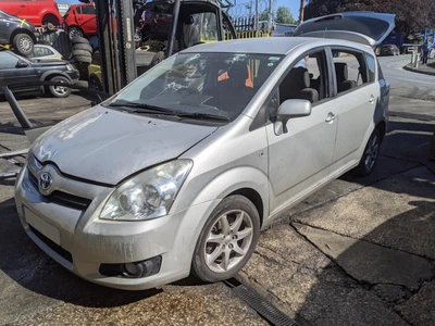 2008 MK1 TOYOTA COROLLA VERSO SR D-4D 2.2 16v DIESEL 2AD-FTV BREAKING PARTS • £15