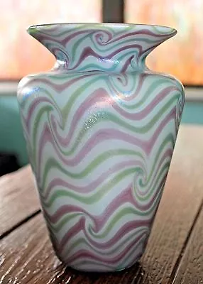 Stunning Vandermark! Vintage 1981 Iridescent King Tut Art Glass Vase Signed    • $250