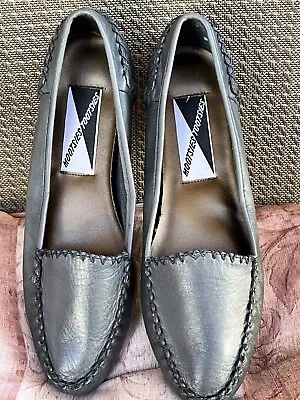 Mootsies Tootsies Mooshie Moc  Size 8.5 Gray Leather Slip Ons Flats Shoes • $18