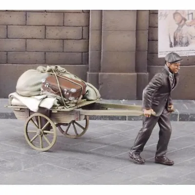 1/35 Resin Figures Model WW II Civilians Pulling Carts Unpainted Unassembled • $16.37