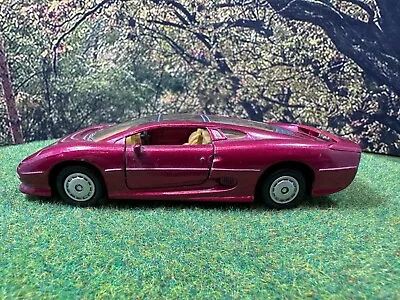 Maisto 1:40 Scale   Diecast Red Jaguar XJ220 Car • £5