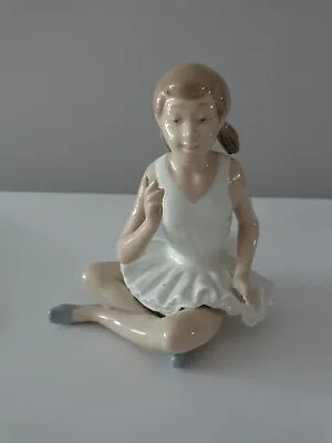 Vintage Rare Porcelain Nao By Lladro Ballerinas Figure - Attentive Ballet Girl • £24.99