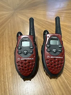 Two Motorola Talkabout T5420 Two-Way Radio Walkie Talkies NO Batteries 1 Works  • $15