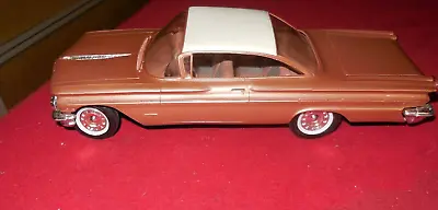 1960 Pontiac Bonneville Dealer Promo Car Gold W/ White Top Scale 1/25 AMT • $69