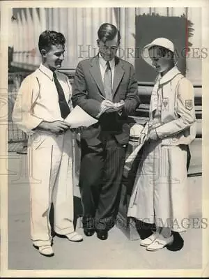 1934 Press Photo Sec Of Agriculture Henry Wallace Signing Autograph • $19.99