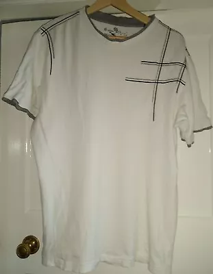 £2 • Buy Urban Spirit, Mens, White  Cotton T-Shirt, Size L, Round Neck,  Short Sleeve.