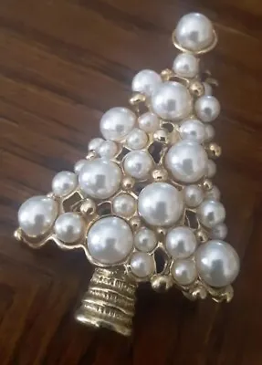 Beautiful Vintage Gold Tone And Faux Pearls Christmas Tree Brooch • $15