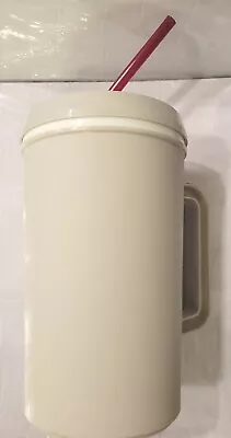 BRAND NEW. BETRAS USA:34 Oz Mug Hot & Cold. Tan/gray W/lid & Red Straw.  NICE! • $15