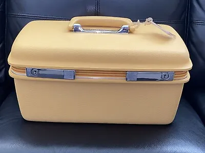 Vintage Samsonite Royal Traveller Luggage Beauty Train Carry Case W Key Name Tag • $33.99