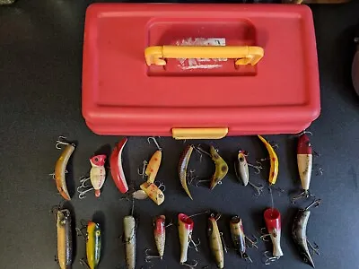 Lot Of 18 Wood & Plastic Vintage Lures & Tackle Box. See Pictures For Content.  • $69.95