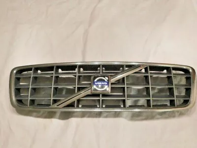 2001-2004 Volvo XC70 OEM Front Gray/Chrome Grille 9190986  • $79.95