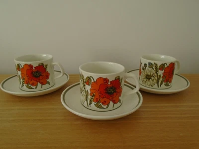 £5 • Buy 3 Vintage 1970’s J & G Meakin Poppy Cups And Saucers