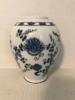 Vintage Vienna Woods Fine China Blue Onion Vase 6-½  High • $10.99