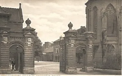 MARLBOROUGH COLLEGE Entrance Gates -  Postcard Ref X44 • £1.59